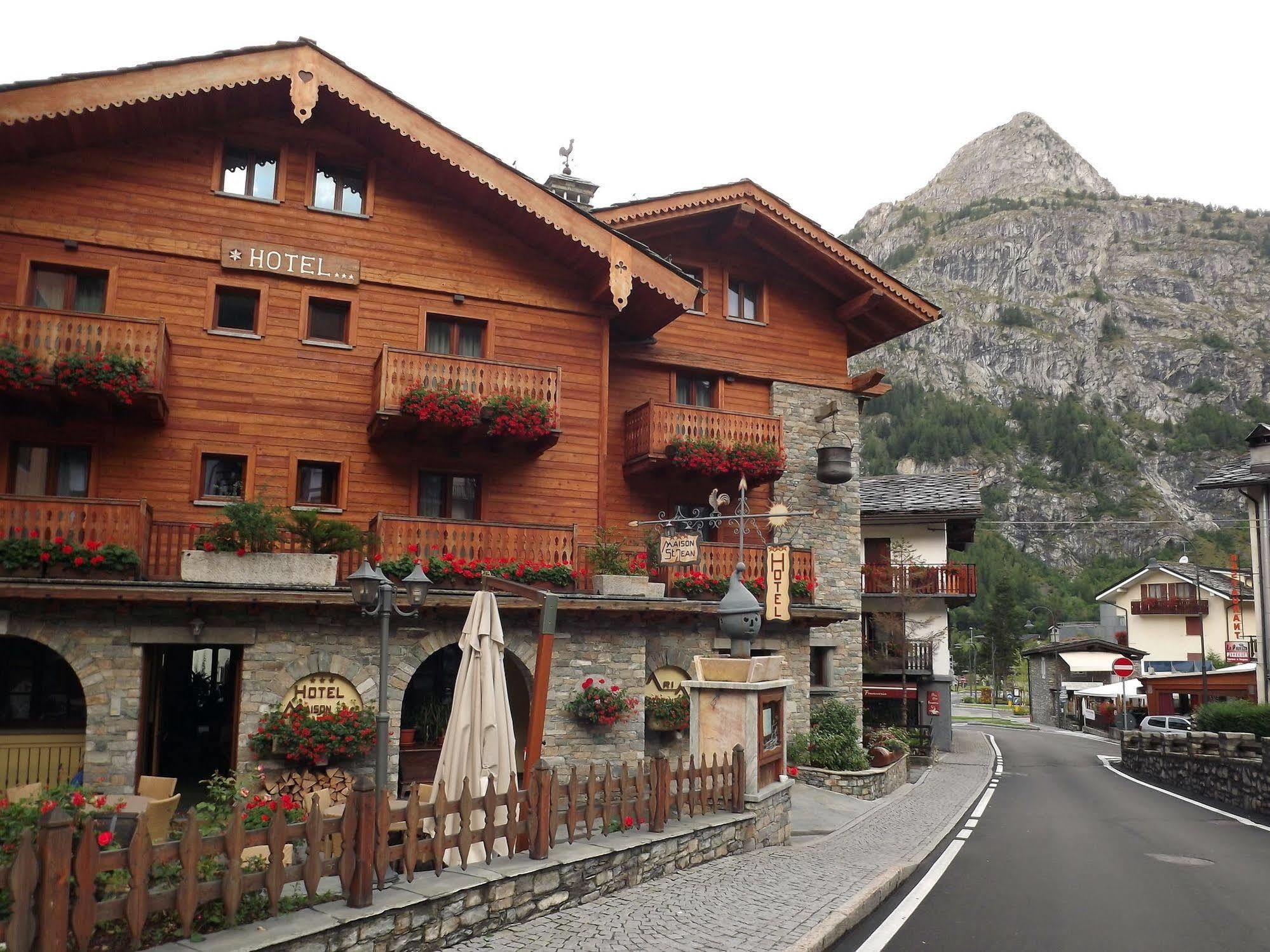 Hotel Maison Saint Jean Courmayeur Exterior foto